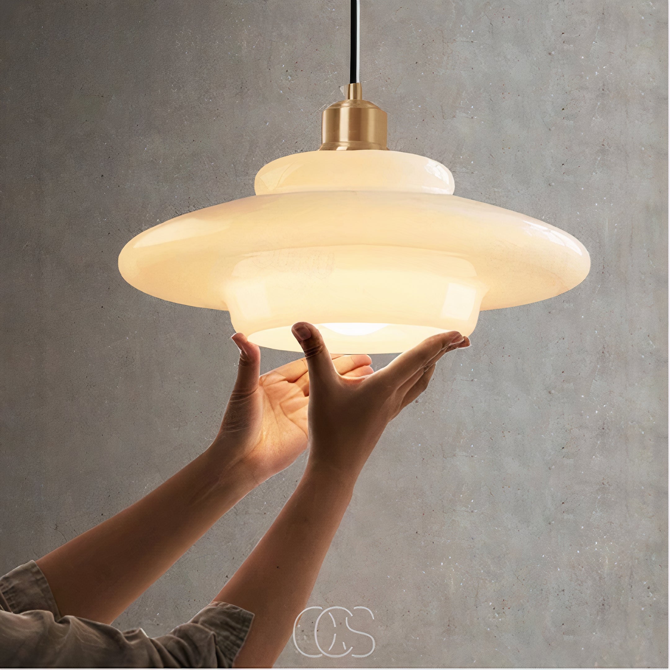 Anakre - Perle pendant lamp - Brass & Glass