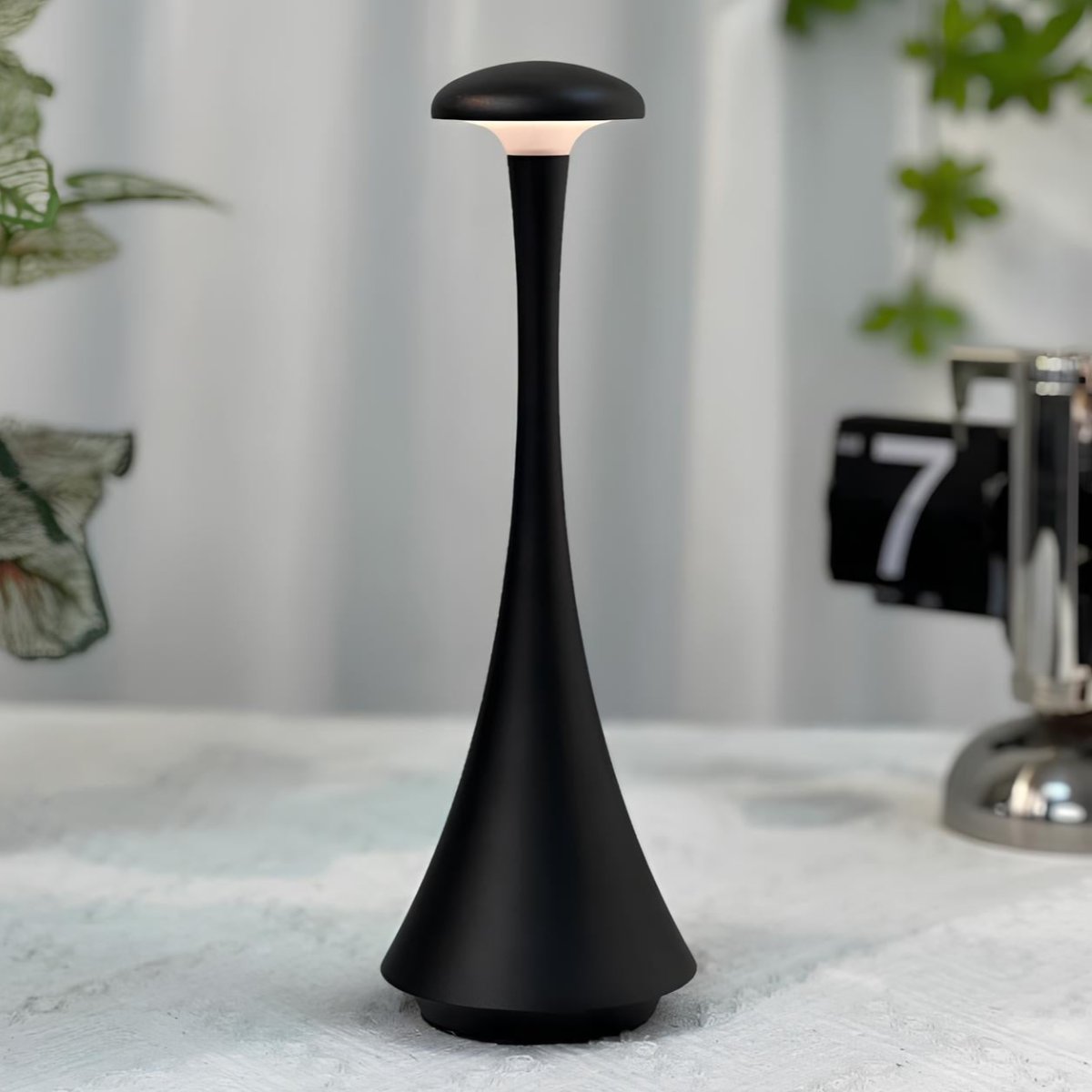 LumaPulse Wireless Touch Lamp Sleek and Dimmable Lighting