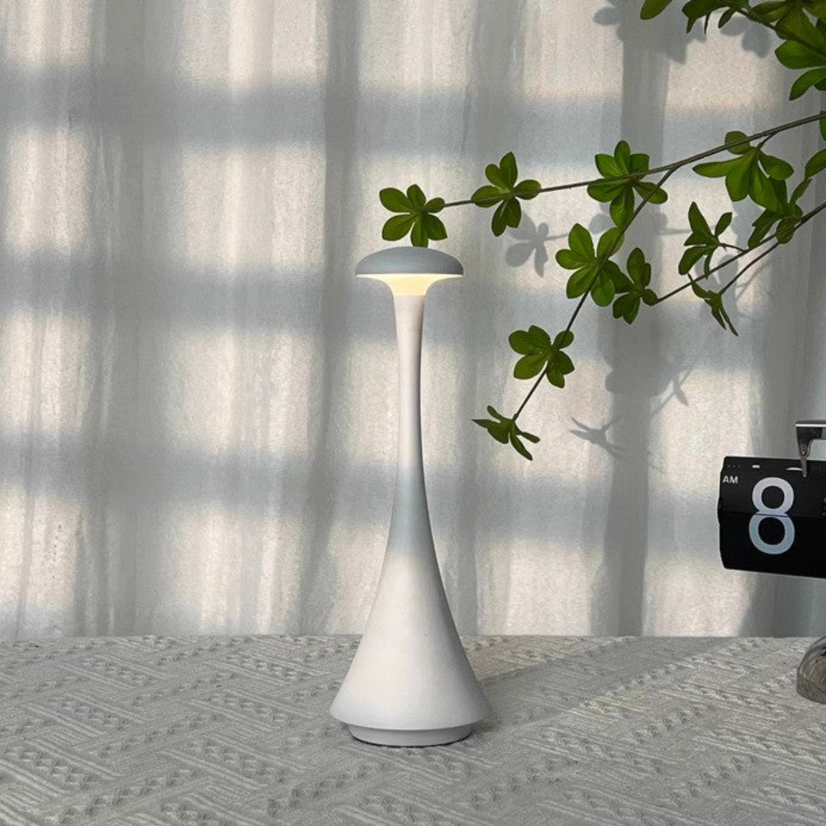 LumaPulse Wireless Touch Lamp Sleek and Dimmable Lighting